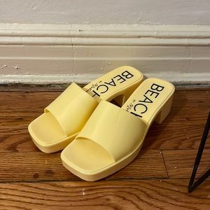 Cute yellow 2” heels - NWOT
